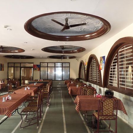 Hotel Ayodhya นาชิก ภายนอก รูปภาพ