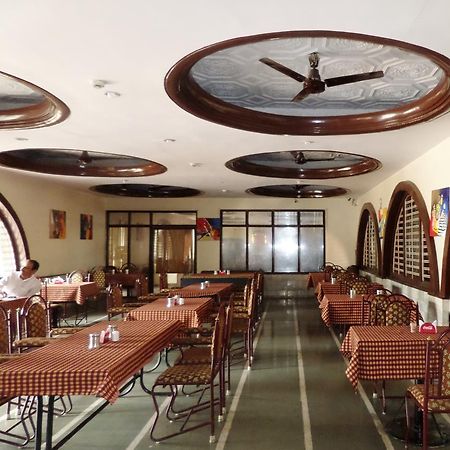 Hotel Ayodhya นาชิก ภายนอก รูปภาพ