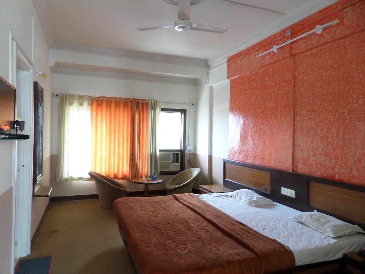 Hotel Ayodhya นาชิก ภายนอก รูปภาพ