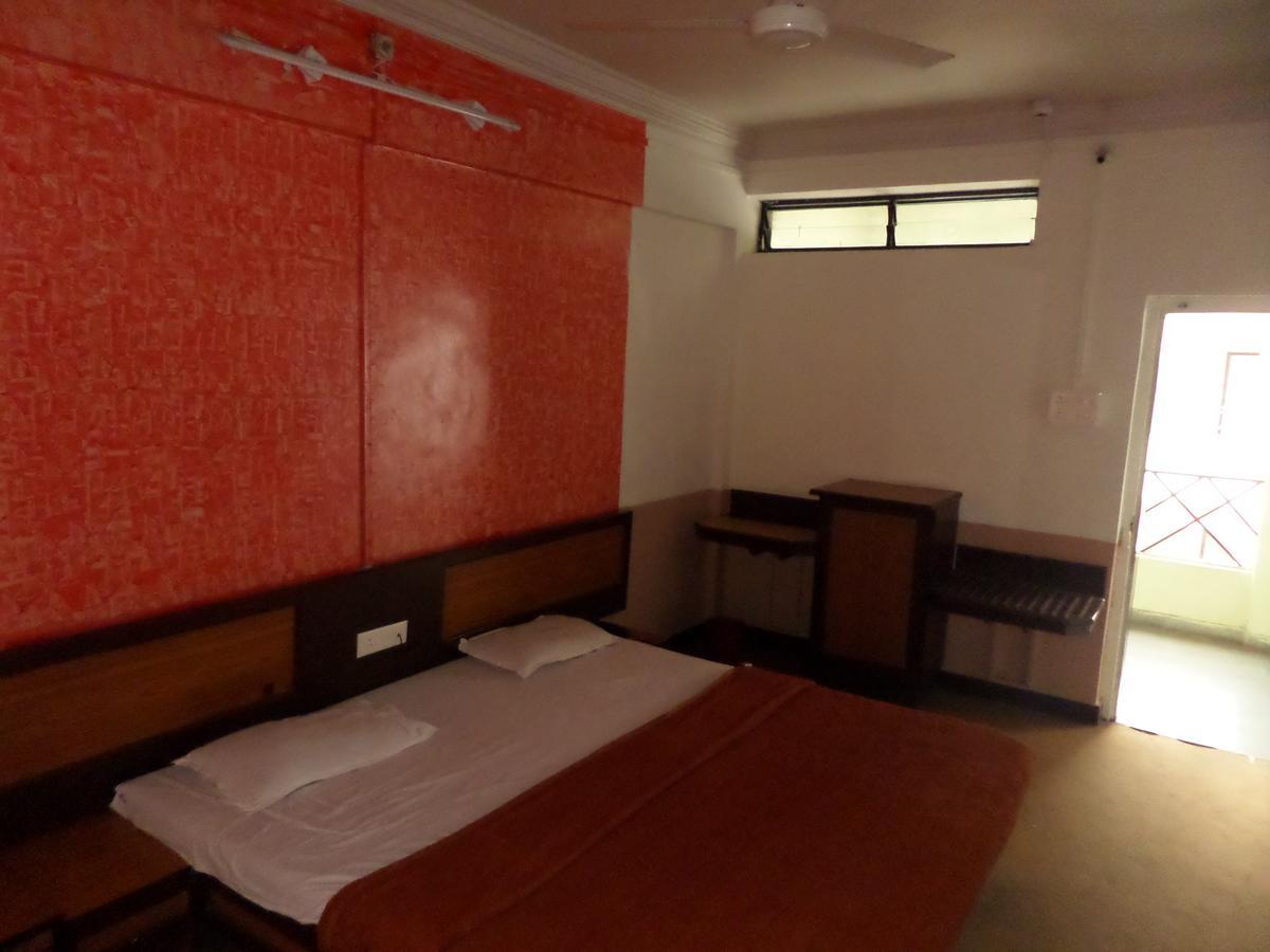 Hotel Ayodhya นาชิก ภายนอก รูปภาพ