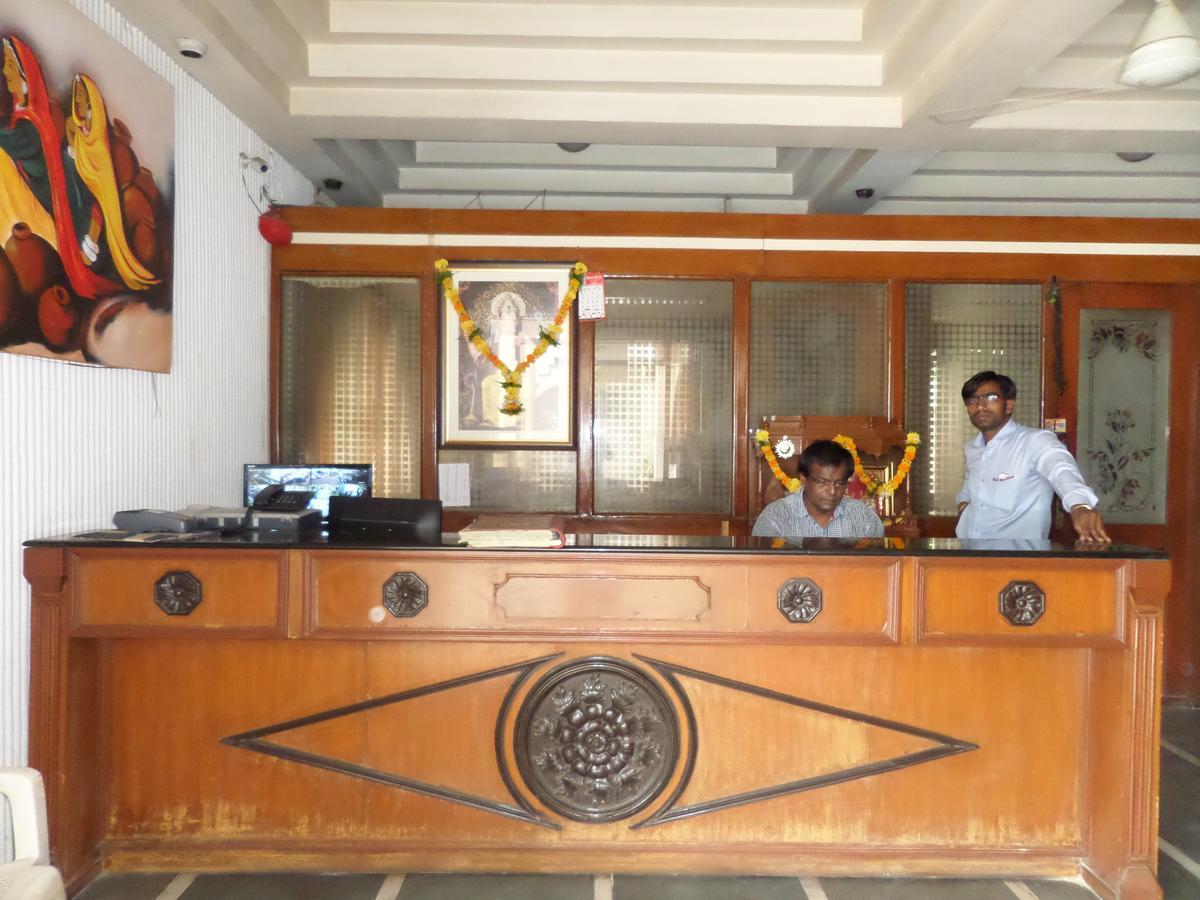 Hotel Ayodhya นาชิก ภายนอก รูปภาพ