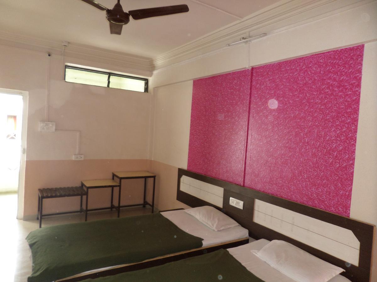 Hotel Ayodhya นาชิก ภายนอก รูปภาพ