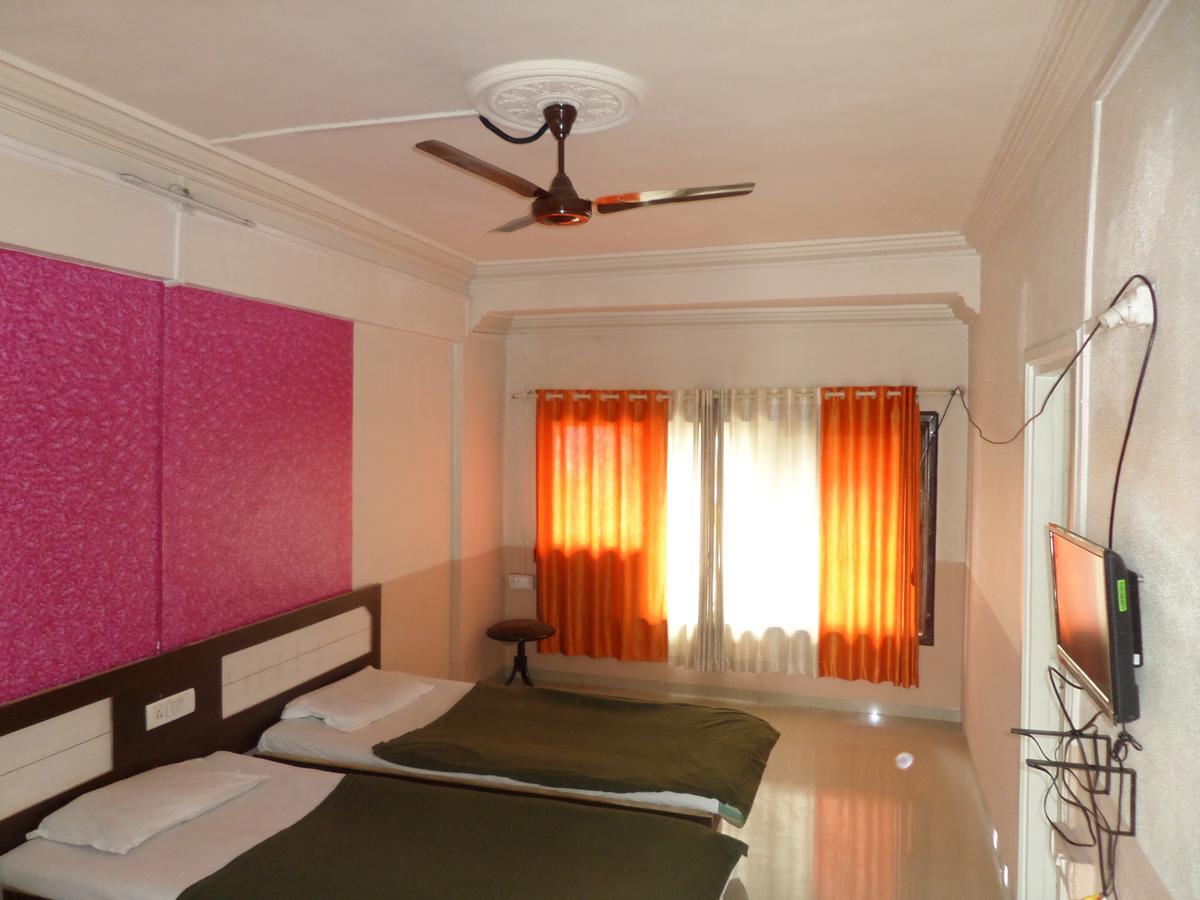 Hotel Ayodhya นาชิก ภายนอก รูปภาพ