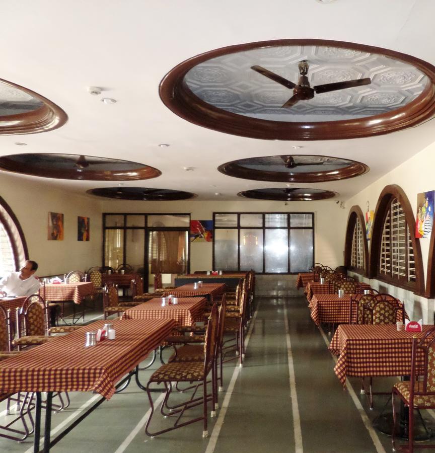 Hotel Ayodhya นาชิก ภายนอก รูปภาพ